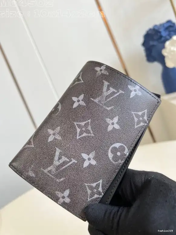 Louis Vuitton PASSPORT COVER-10*14*2.5CM 0427